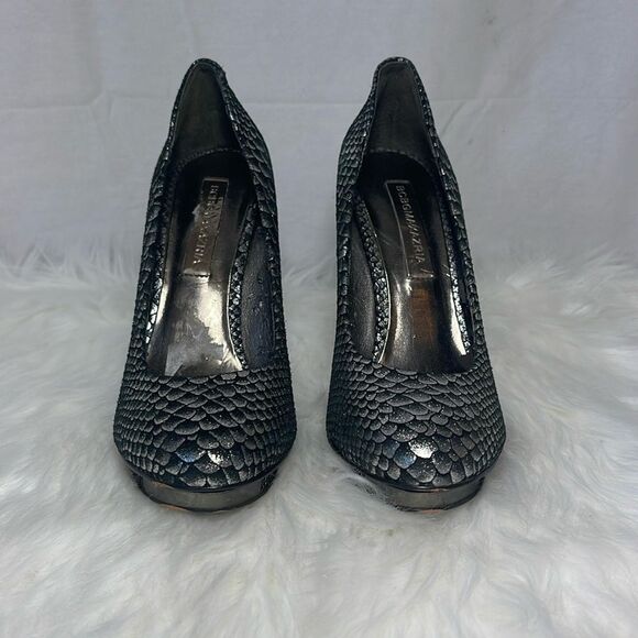 Guess Silver Metallic Scalloped Platform Heels Sz 5.5 - Picture 2 of 9
